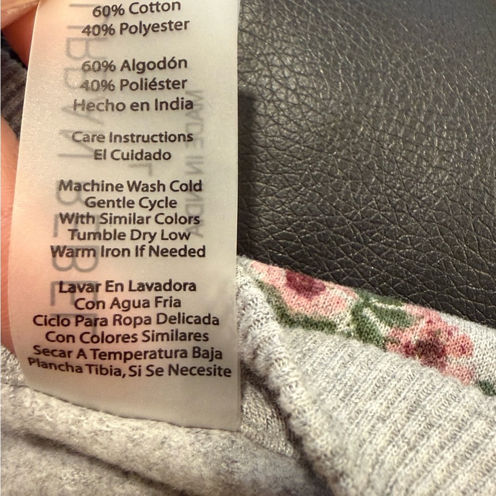 Urban Rebel Cozy Heather Gray Notched V-Neck Sweatshirt Pink Floral Print Sz L - Picture 7 of 9